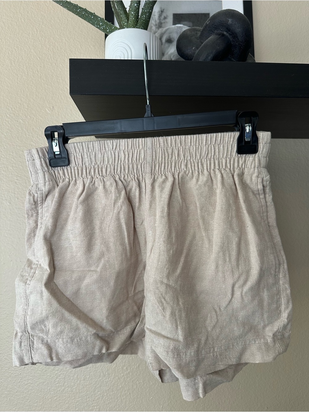 Old Navy Women's Light Beige Elastic-Waist Hybrid Shorts